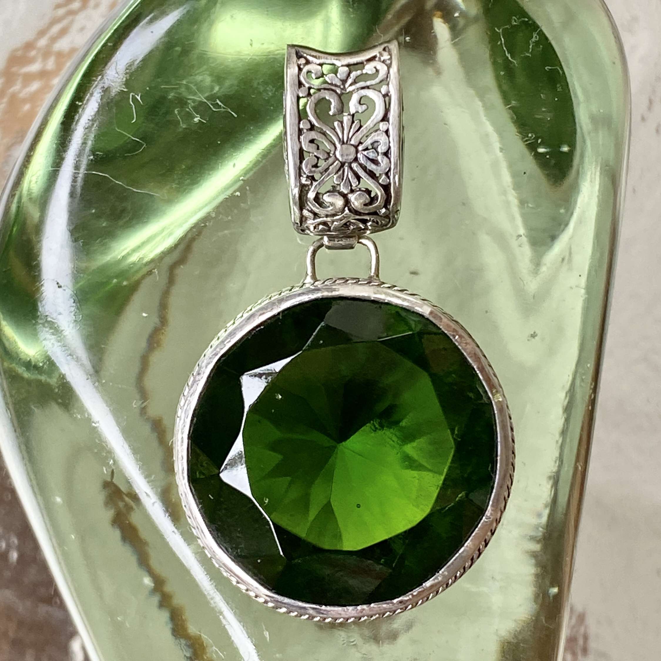 (HANDMADE 925 BALI STERLING SILVER FILIGREE PENDANTS WITH GREEN OBSIDIAN)